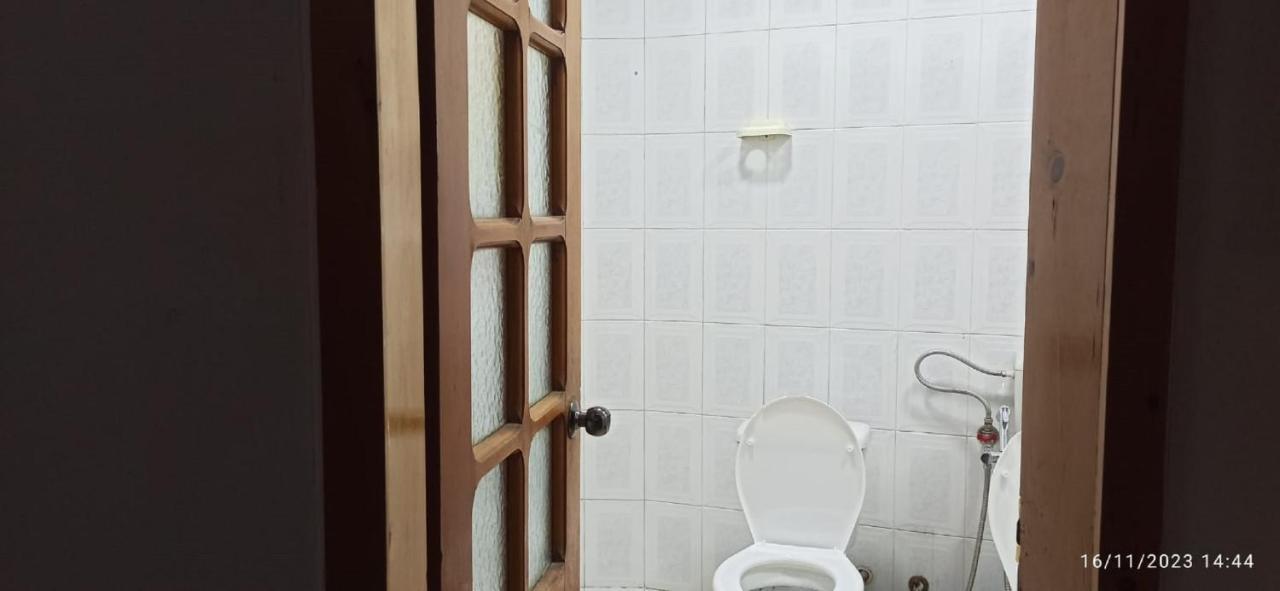 Royal Hostel Tirana Bagian luar foto