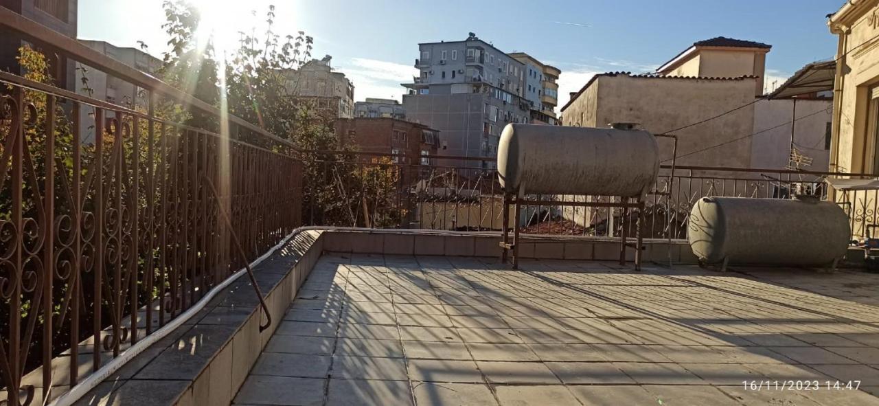 Royal Hostel Tirana Bagian luar foto