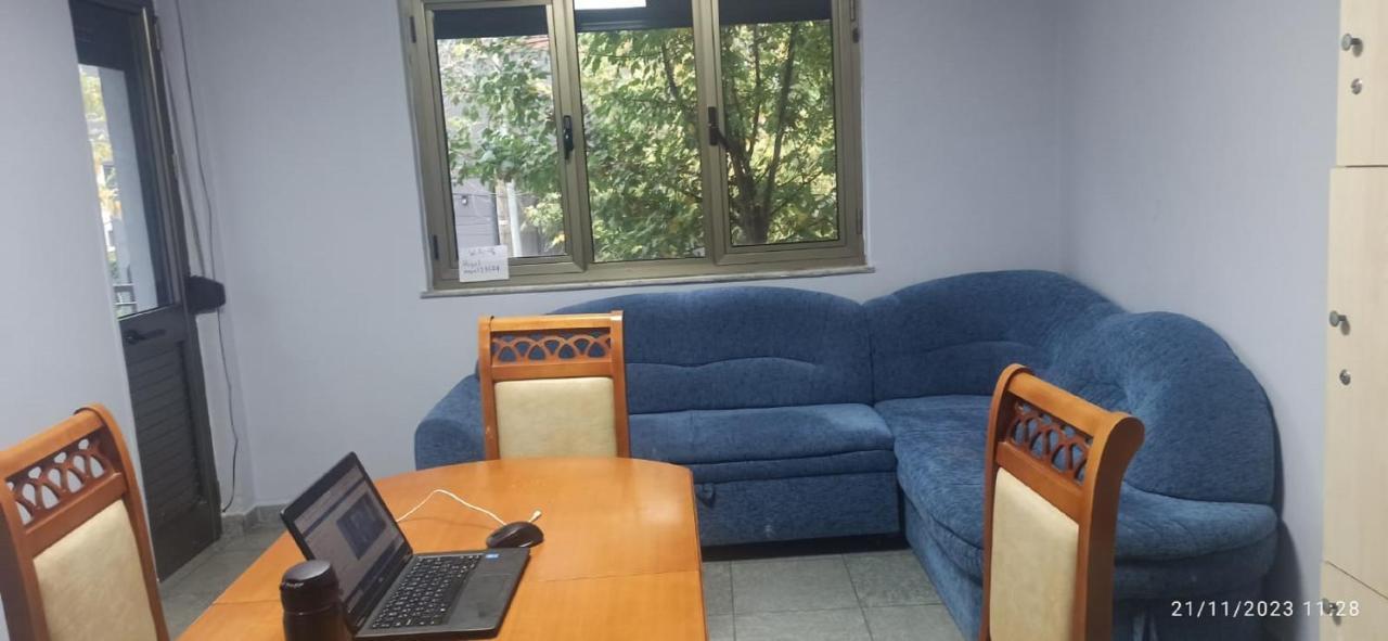 Royal Hostel Tirana Bagian luar foto