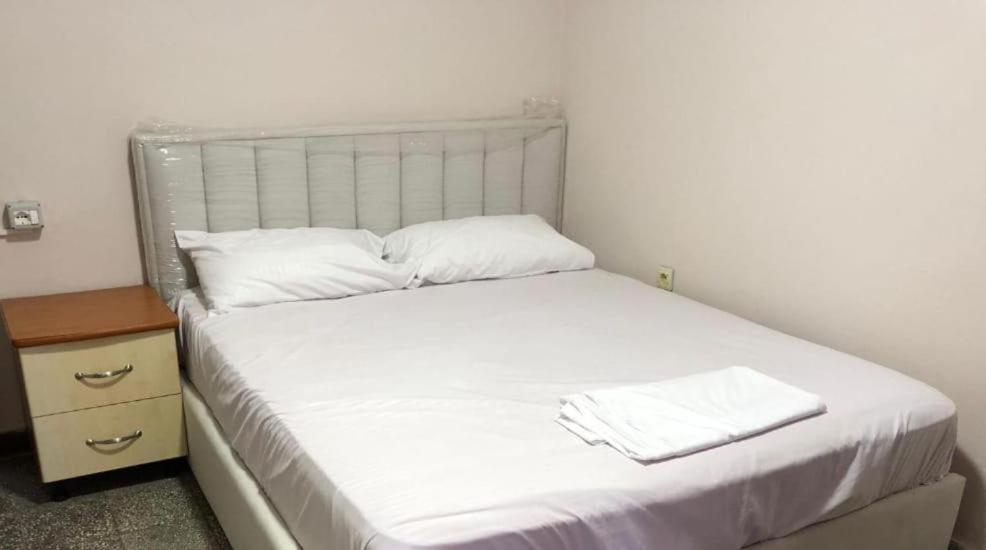 Royal Hostel Tirana Bagian luar foto
