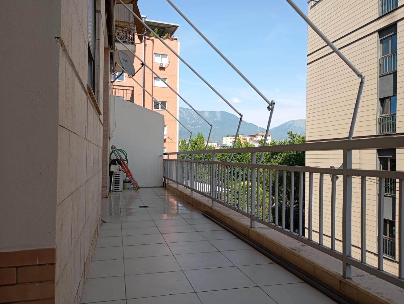 Royal Hostel Tirana Bagian luar foto