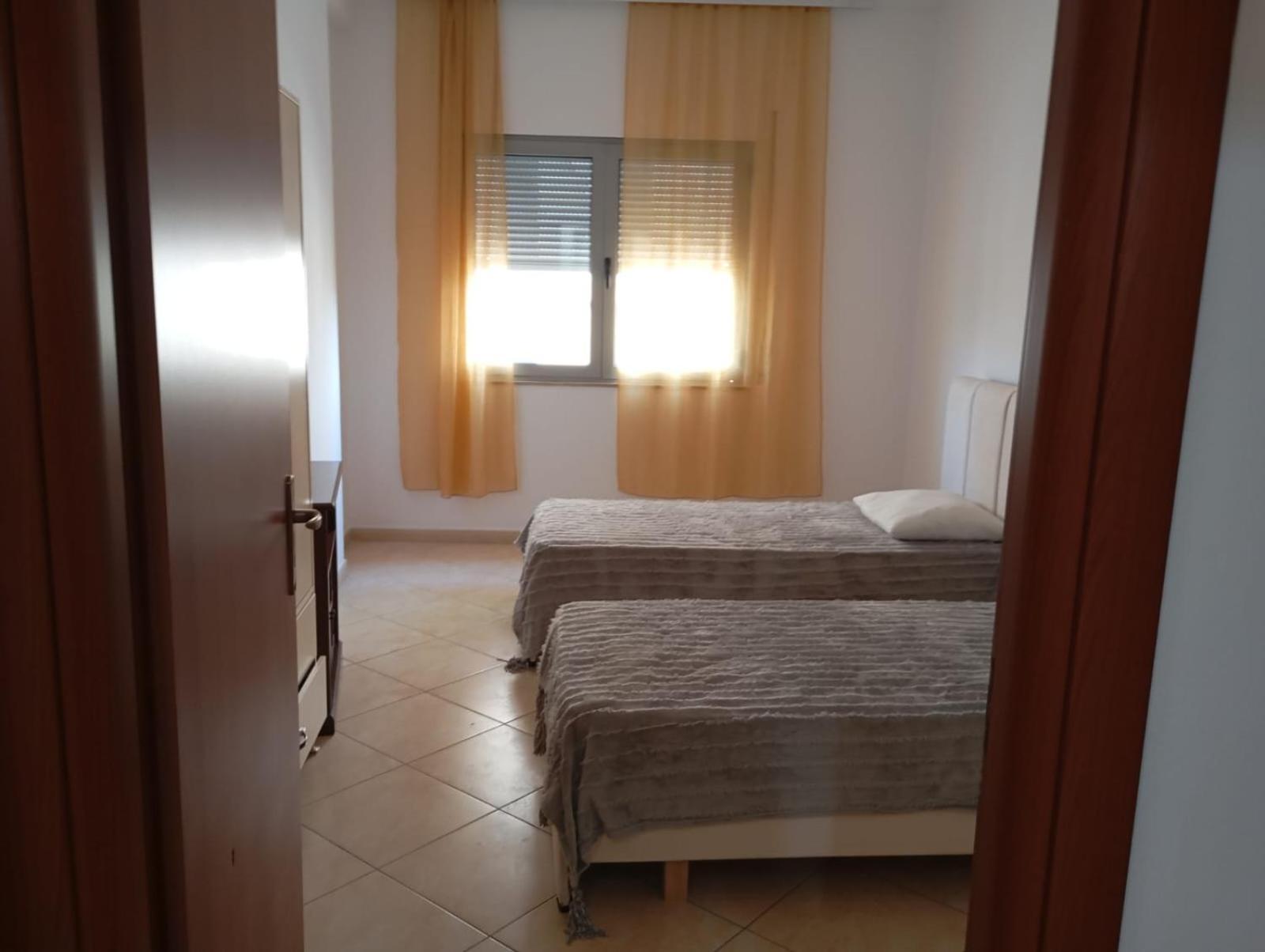 Royal Hostel Tirana Bagian luar foto